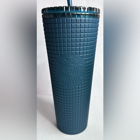Starbucks Winter 2022 Navy Soft Touch Grid 24oz Tumbler - Picture 3 of 5